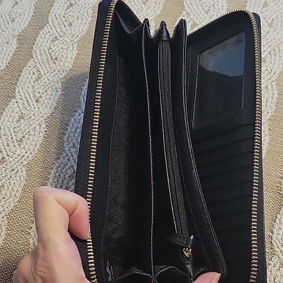 MK walletp8 - Picture 12 of 16